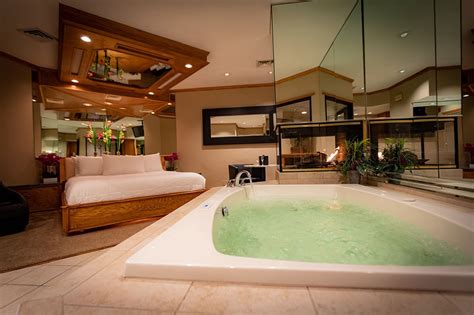 jacuzzi suites near me|The 10 best hotels with jacuzzis in Indianapolis, USA .